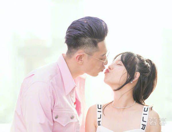 张嘉倪买超怎么认识的 一见钟情的甜蜜生活