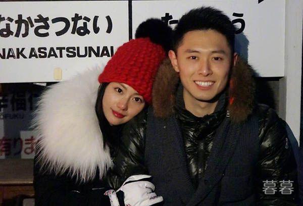 张嘉倪买超怎么认识的 一见钟情的甜蜜生活