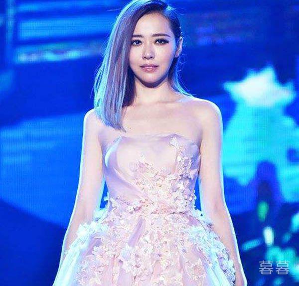 张靓颖冯柯了离婚了吗 与鲜肉帅哥牵手同行你怎么看