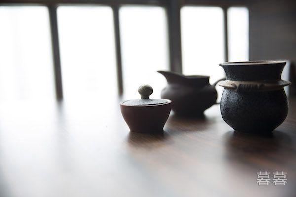 男人被感情重伤的表现 有这种表现的男人说明他深爱过