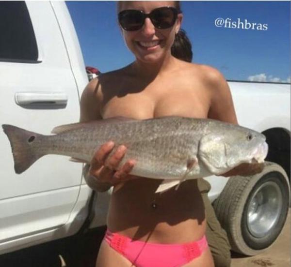 男人可以打赤膊，女人为什么就不能袒胸？