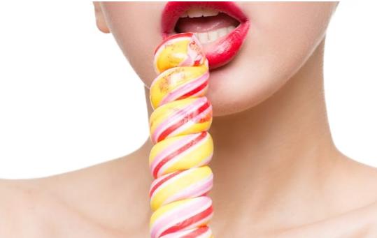 冰火九重天这么做，让他体验极致的口技技巧