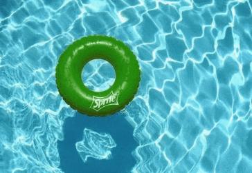 泳池游泳后女生意外怀孕?真相是……