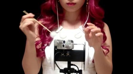 有一个敏感的女朋友是什么体验，光亲耳朵都能叫出来！