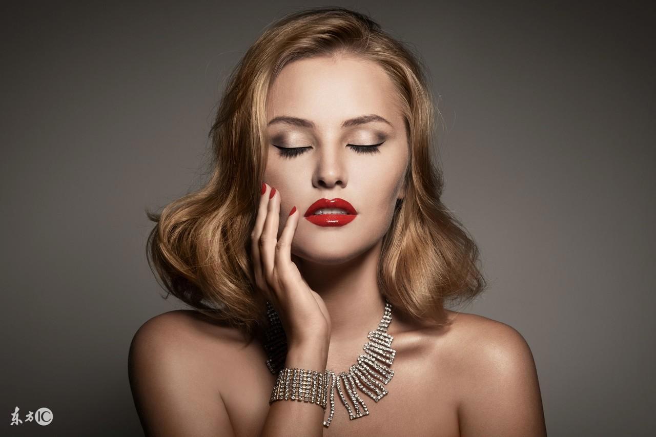 从一垒到三垒是什么意思 一垒是牵手 二垒是吻 三垒是爱抚