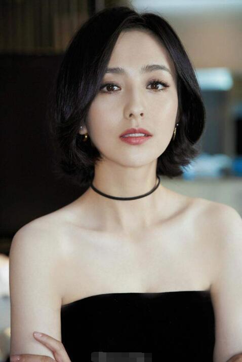 女人穿衣故意走光是什么心理、暴露倾向吗?