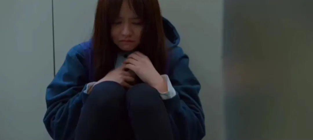 总是沉浸在悲伤里的心理学原因及解决方法