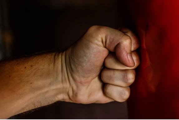 脾气暴躁的人可以用这7招来控制好情绪