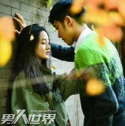 男生对女生有爱意的身体接触 男生的这些举动是喜欢你