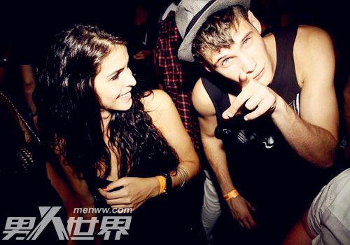 男生喜欢你时都会污吗? 男人只有爱到深处才开车