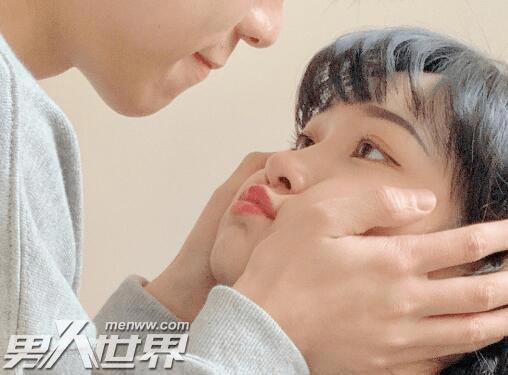 为什么男生接吻喜欢上手 网友神回复揭开本质