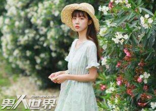 朋友的漂亮妻子小诗令我心动 每次见到朋友妻我就心跳加速