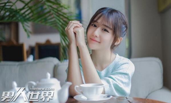 朋友的漂亮妻子小诗令我心动 每次见到朋友妻我就心跳加速