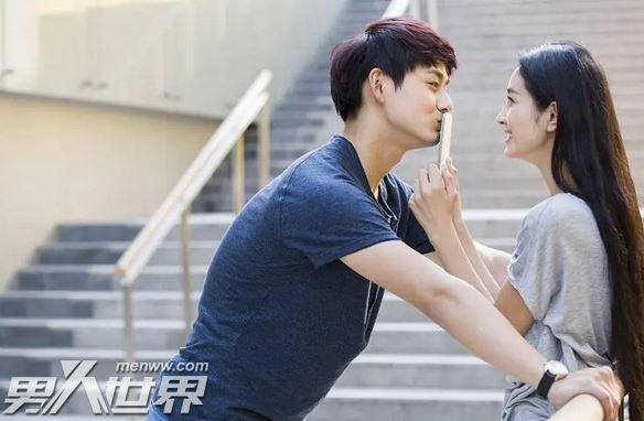 为什么男生在接吻时喜欢伸舌头?主要有四个原因
