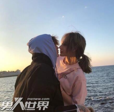 男生接吻时手不老实的人怎么样 能从接吻看一个人的人品吗