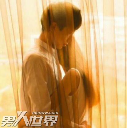 男生接吻时手不老实的人怎么样 能从接吻看一个人的人品吗