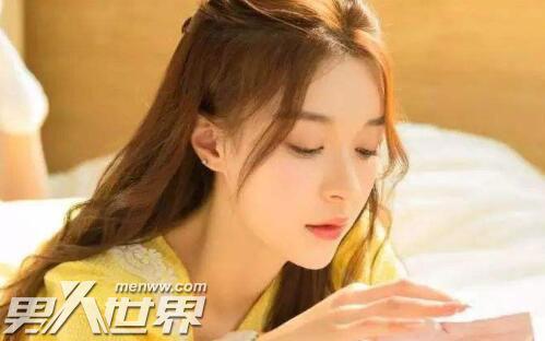 邻居的秘密被我发现了 她为让我守住秘密做了这样的举动