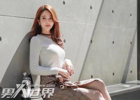 我的妻子小谨给我戴绿帽好多年 我提离婚她居然爽快答应