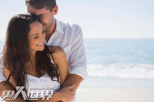 男生为什么喜欢从后面抱女生 这是情侣表达喜欢的方式