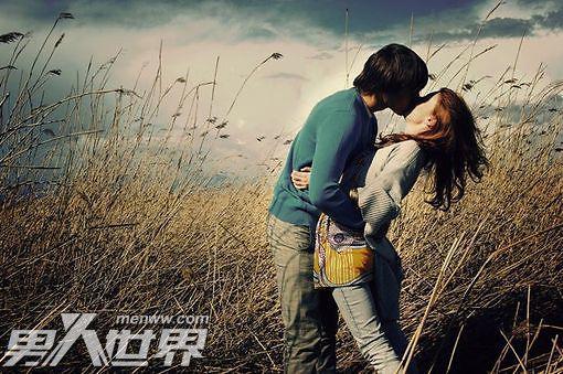 乡村野床玉米地的故事 风流村长和村妇女喜结连理