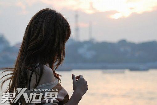 拥挤列车上与陌生男人发生的事 口述拥挤车厢里的露水情缘