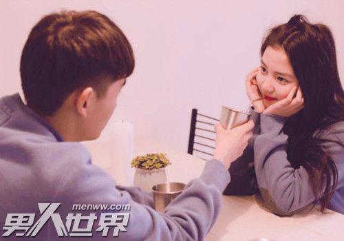男朋友喜欢摸头是什么意思 这是男生对女生有爱意的肢体接触