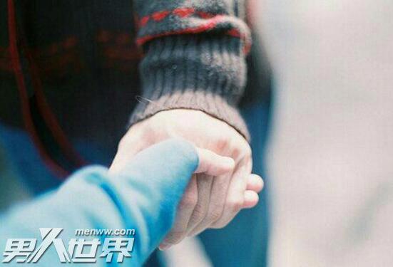 男生牵手为什么会一直揉你的手 牵手方式不同说明什么