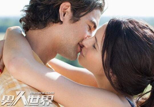 男人身体贴着你说明什么 别认为男人和你接触没有目的