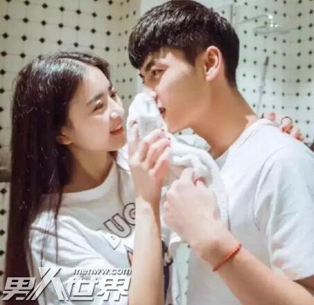 一个男人允许你摸他的胡子 不排斥女生碰他代表什么