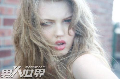 女人寂寞的表现有几种 耐不住寂寞的女人特征你中招了吗