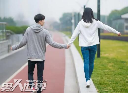 男友爱撒娇是正常表现吗 成熟男人对女人撒娇代表什么