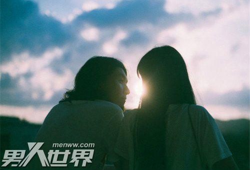 把男朋友撩硬的动作有哪些 教你做个会撩人的小妖精