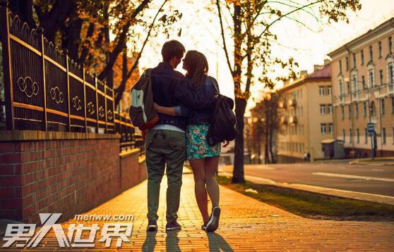 男生为什么喜欢搂女生的腰 那是因为他很喜欢你
