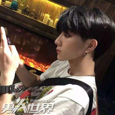 一个男的想睡你的表现 男人对你身体感兴趣怎么看出来