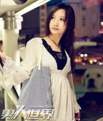 跟女邻居电梯里邂逅发生的事 后来她就成了我的老婆