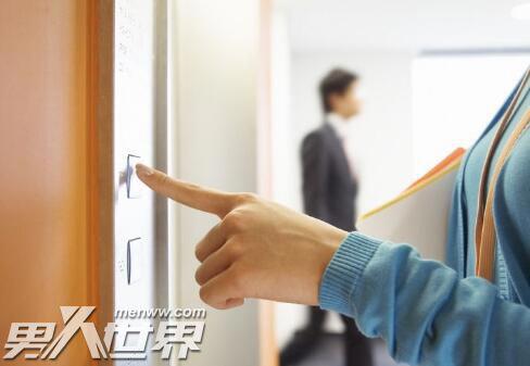 跟女邻居电梯里邂逅发生的事 后来她就成了我的老婆