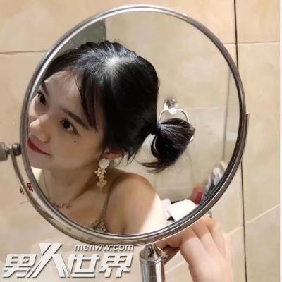 摸耳朵是暧昧动作吗 女生撩头发和摸耳朵是暗示什么吗
