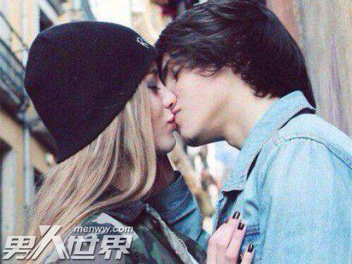 男人想睡你的几大表现 判断男人对你是欲望还是爱情