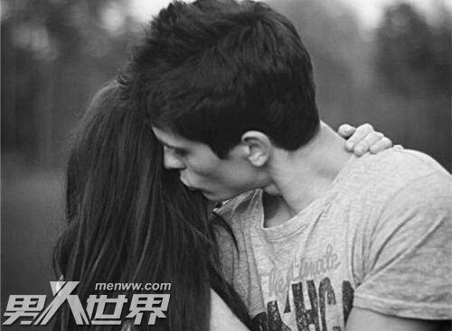 男人想睡你的几大表现 判断男人对你是欲望还是爱情