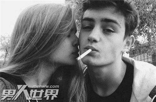 男人想睡你的几大表现 判断男人对你是欲望还是爱情