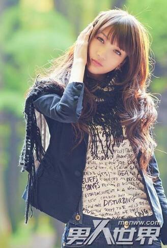 和邻居大哥在楼道里做运动 大哥的热情让我感到害羞