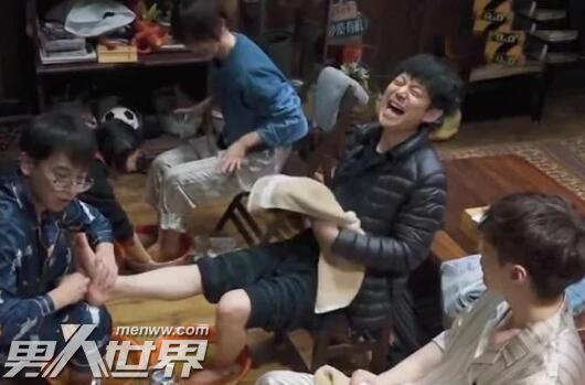 杨紫和张艺兴在一起是真的吗辟谣 虽被催婚并不真实