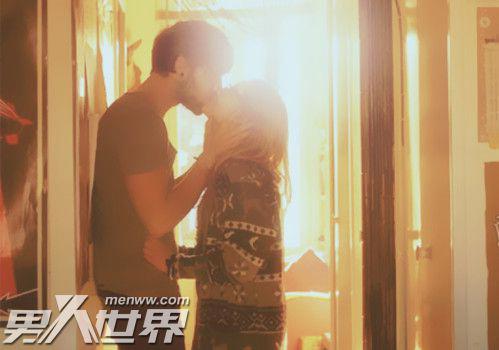 40岁女人想睡你的身体暗示 教你怎么识破女人的性暗示