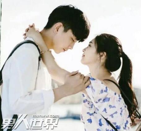 男生允许你摸他的头发说明什么 男生不抗拒你摸头还笑