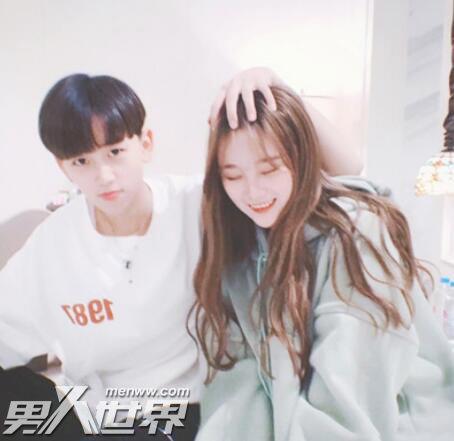 男生允许你摸他的头发说明什么 男生不抗拒你摸头还笑