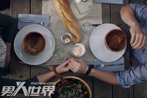 男人和女人的爱情观有何不同 成熟男人会怎样对待喜欢的人