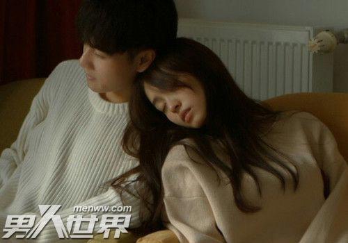 男生老想亲你抱你是为什么 他喜欢你才会如此粘着你