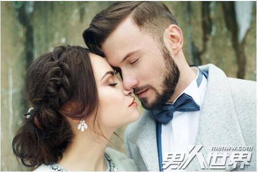 和新婚夫妻出游经历太刺激 我朋友与妻子给我带了绿帽