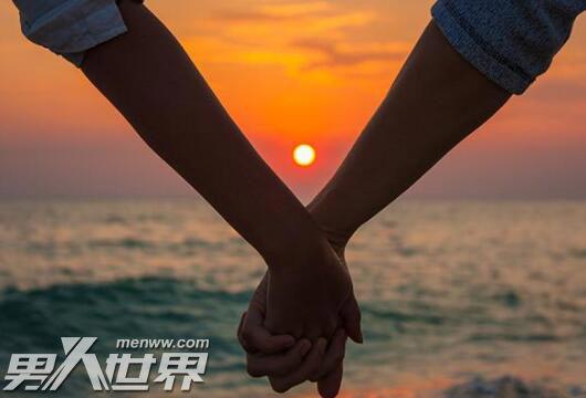 男人十指紧扣的心理是什么 喜欢十指紧扣的男人怎样