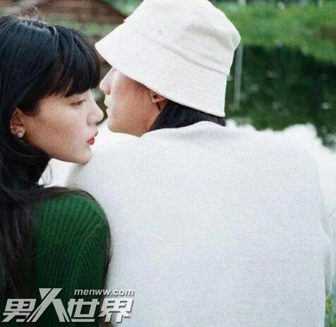 怎样知道自己被暗恋了 分析男生暗恋你最准的表现